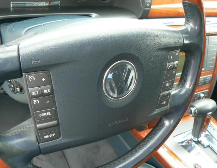 Volkswagen Phaeton 12