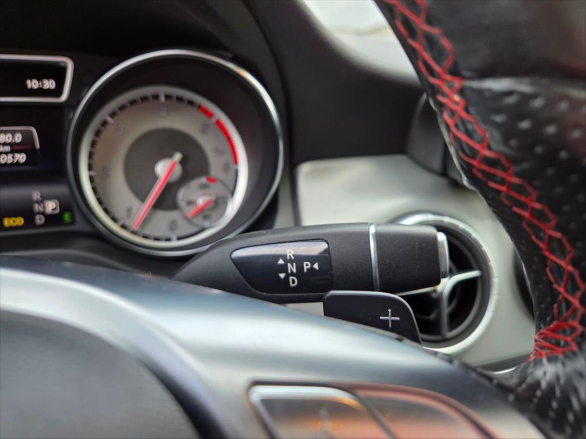 Mercedes-Benz CLA Sedan 1,8 l 100 kw