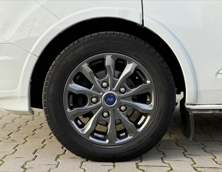 Ford Tourneo Custom 10