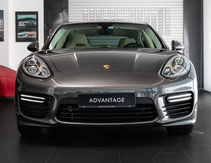 Porsche Panamera 2