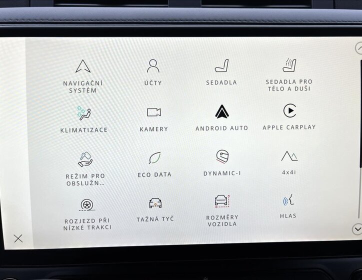 Land Rover Defender SUV / Terénní 4,4 l 467 kw