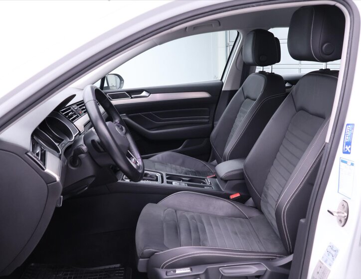 Volkswagen Passat Kombi 2,0 l 206 kw