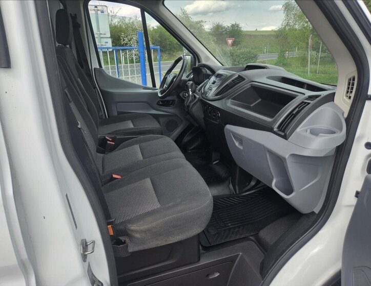 Ford Transit 9