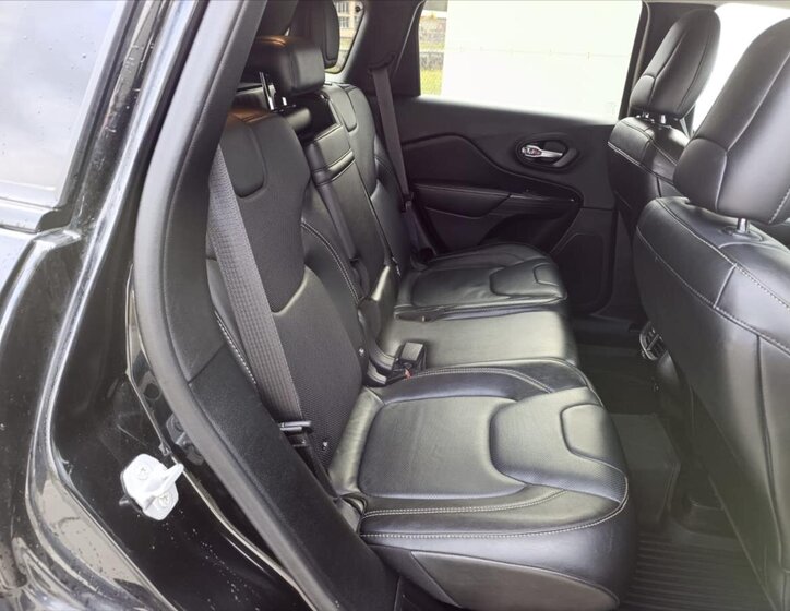 Jeep Cherokee SUV / Terénní 3,2 l 200 kw