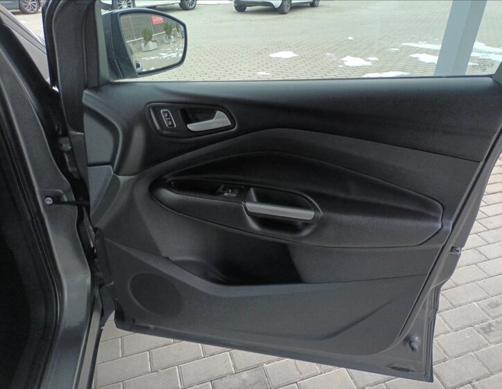 Ford Kuga SUV 1,6 l 110 kw