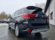 Mitsubishi Outlander SUV 2,4 l 165 kw