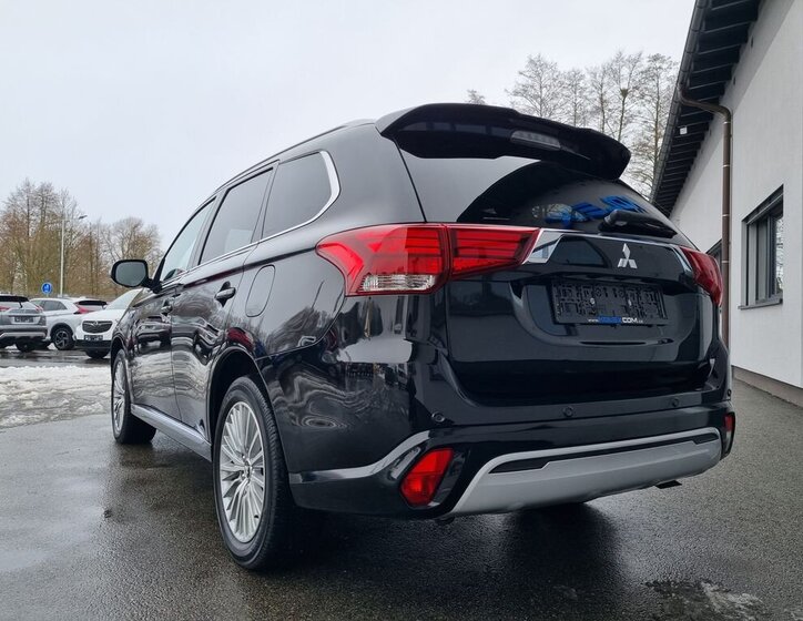 Mitsubishi Outlander SUV 2,4 l 165 kw