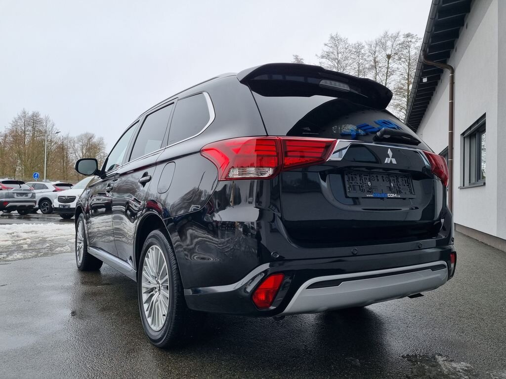 Mitsubishi Outlander SUV 2,4 l 165 kw