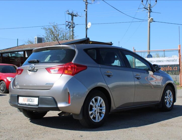 Toyota Auris Hatchback 1,3 l 73 kw