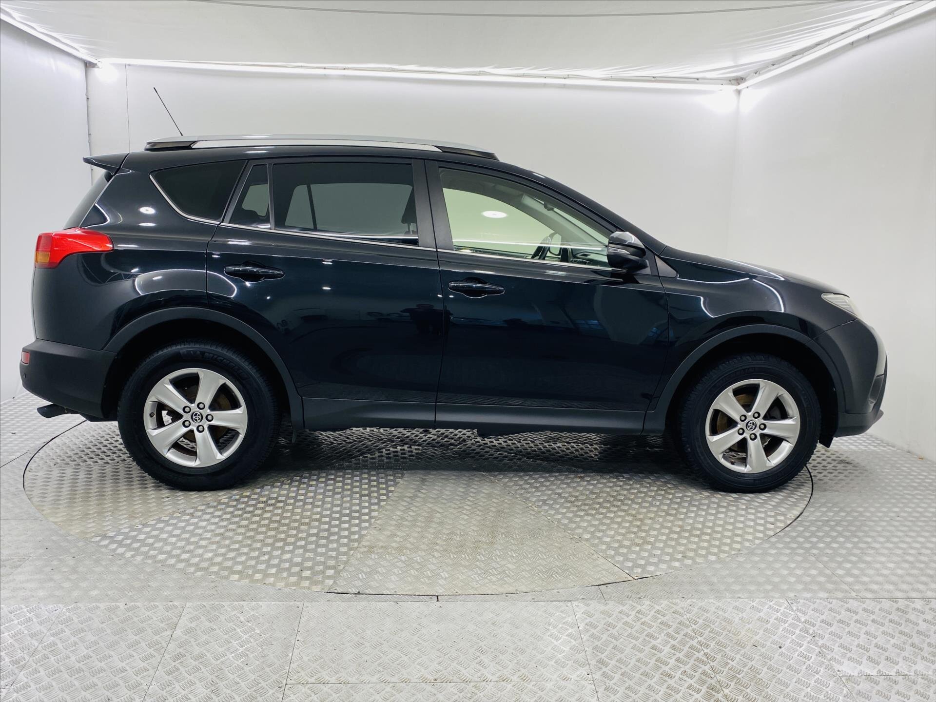 Toyota RAV4 SUV / Terénní 2,0 l 112 kw