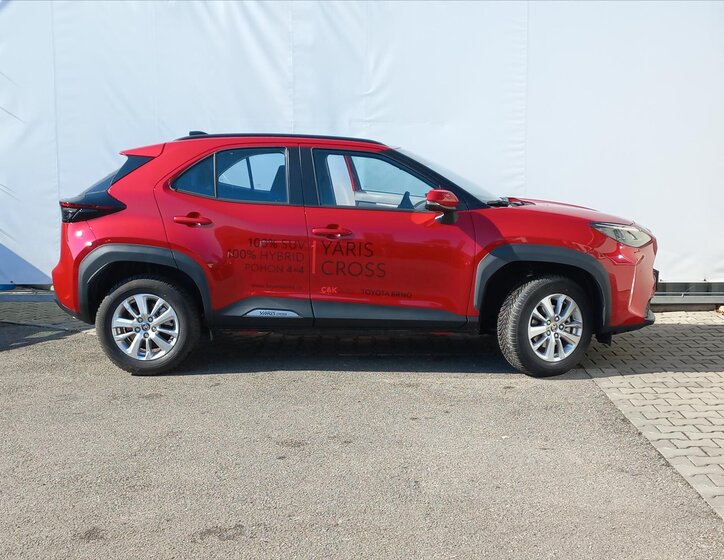 Toyota Yaris Cross CUV / Crossover 1,5 l 68 kw