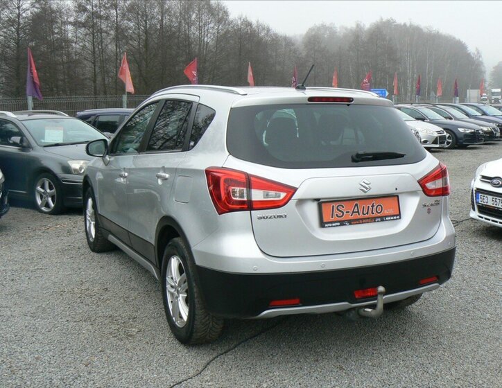 Suzuki SX4 S-Cross SUV / Terénní 1,4 l 103 kw