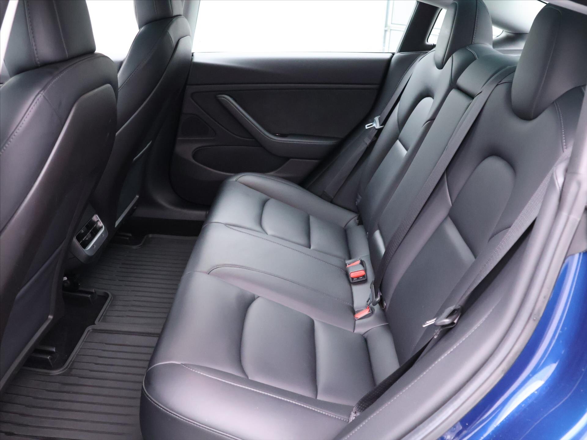 Tesla Model 3 Sedan 0,0 324 kw