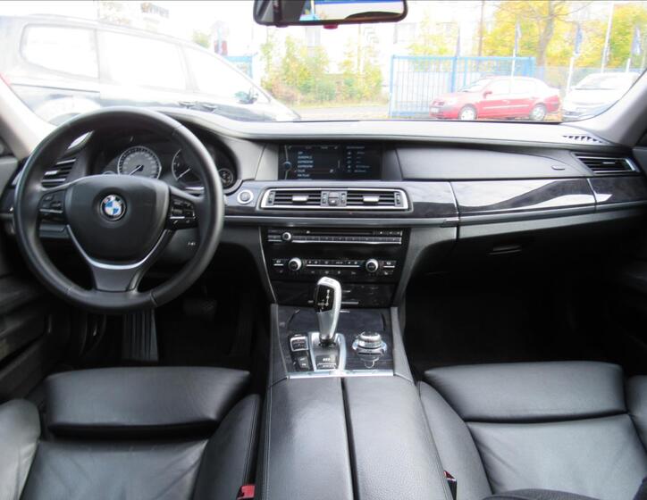 BMW Řada 7 11