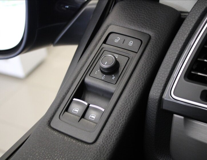 Volkswagen Multivan 18