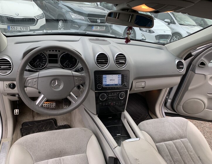 Mercedes-Benz Třídy M 9