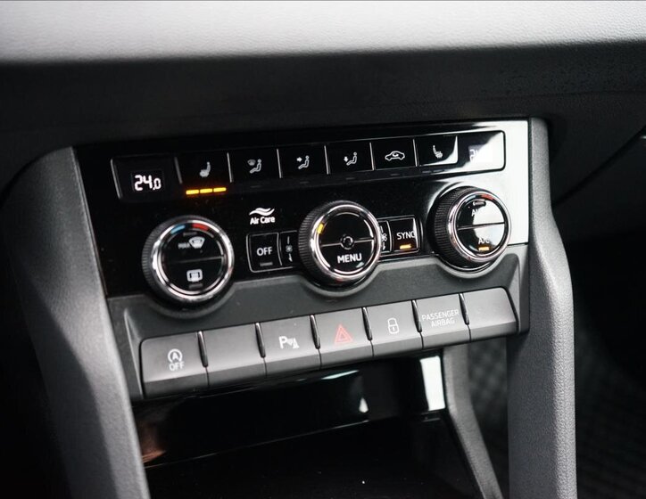 Škoda Karoq SUV / Terénní 1,5 l 110 kw