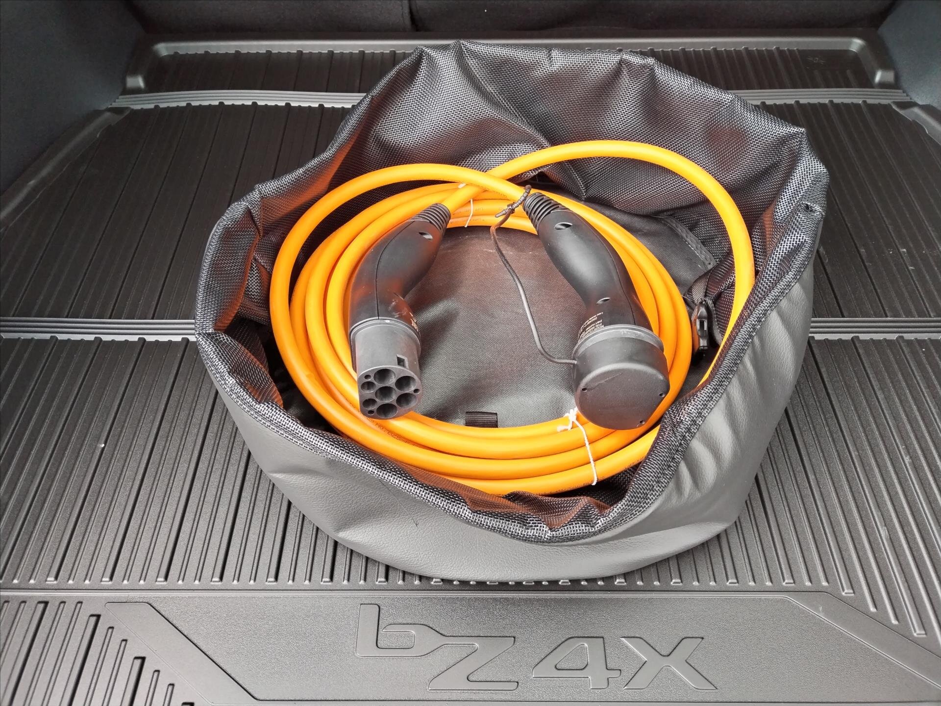 Toyota bZ4X SUV / Terénní 0,0 165 kw