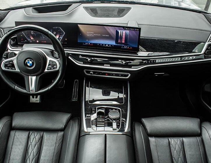 BMW X7 SUV / Terénní 3,0 l 250 kw