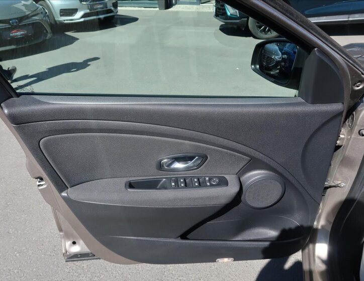 Renault Fluence Sedan / Limuzína 1,6 l 81 kw