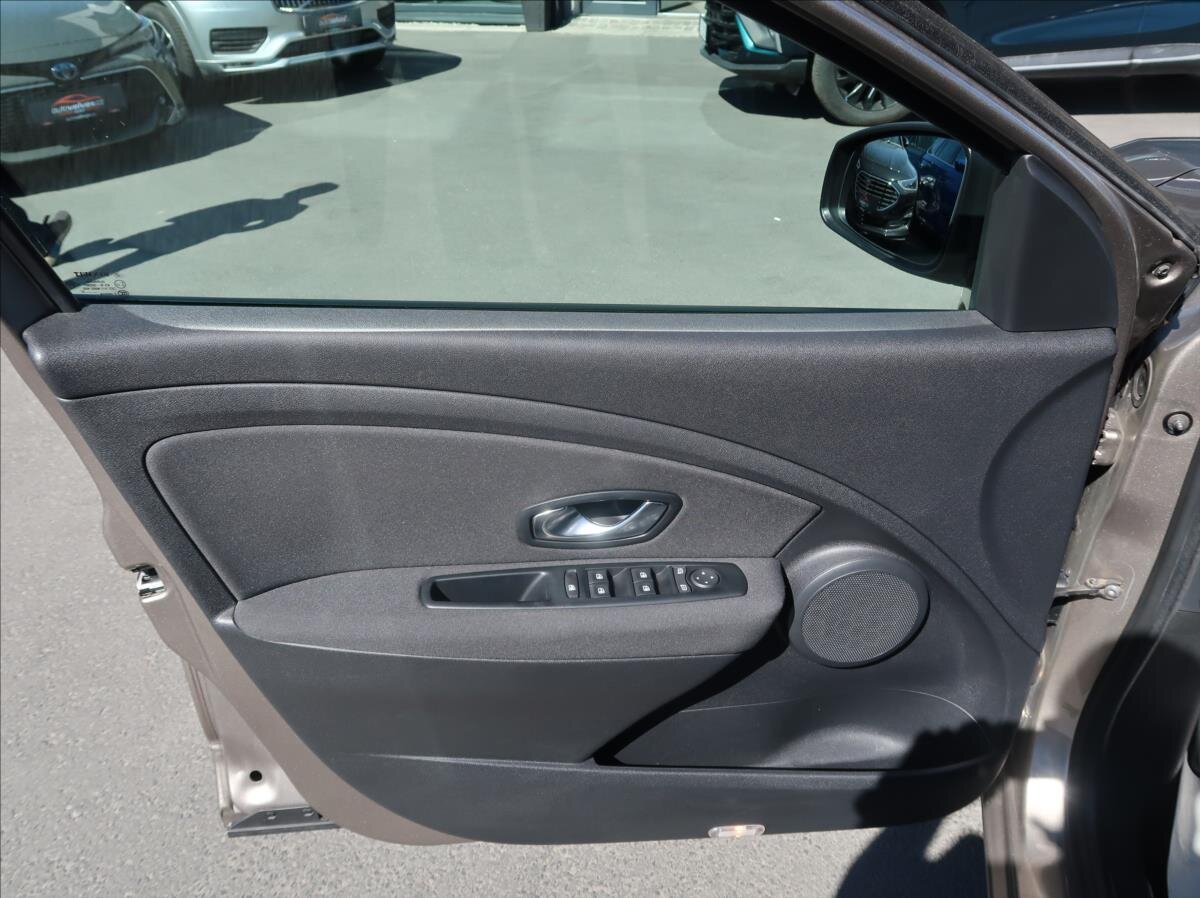 Renault Fluence Sedan / Limuzína 1,6 l 81 kw