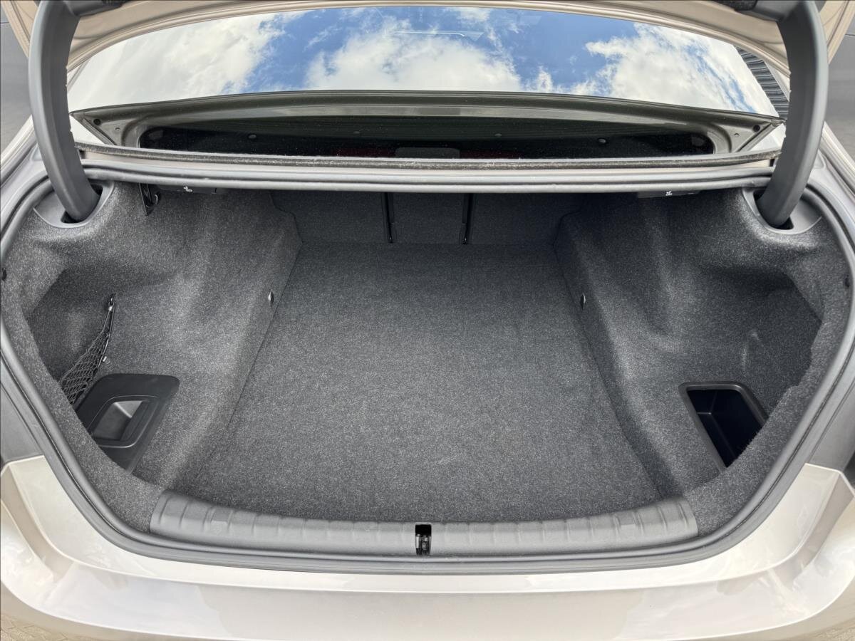 BMW Řada 5 Sedan / Limuzína 2,0 l 185 kw