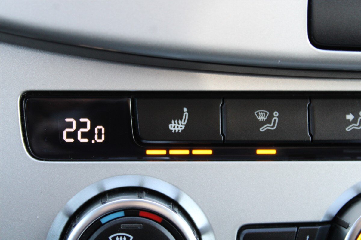 Volkswagen Passat Kombi 1,6 l 77 kw