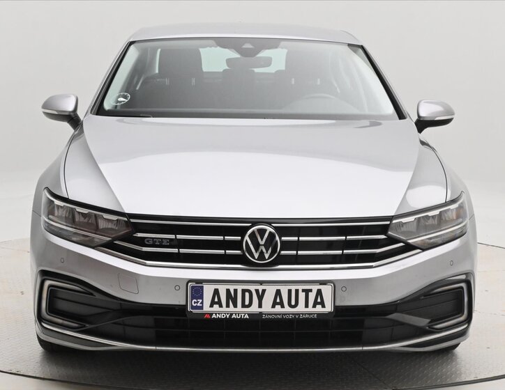 Volkswagen Passat Sedan / Limuzína 1,4 l 115 kw