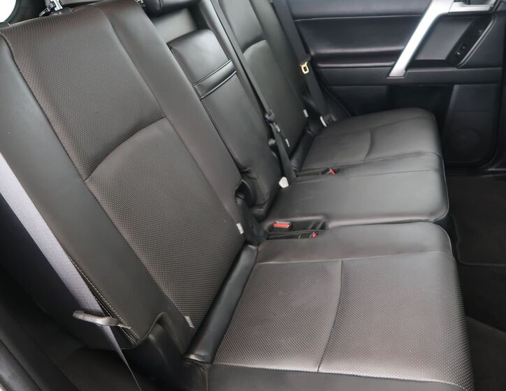 Toyota Land Cruiser 14