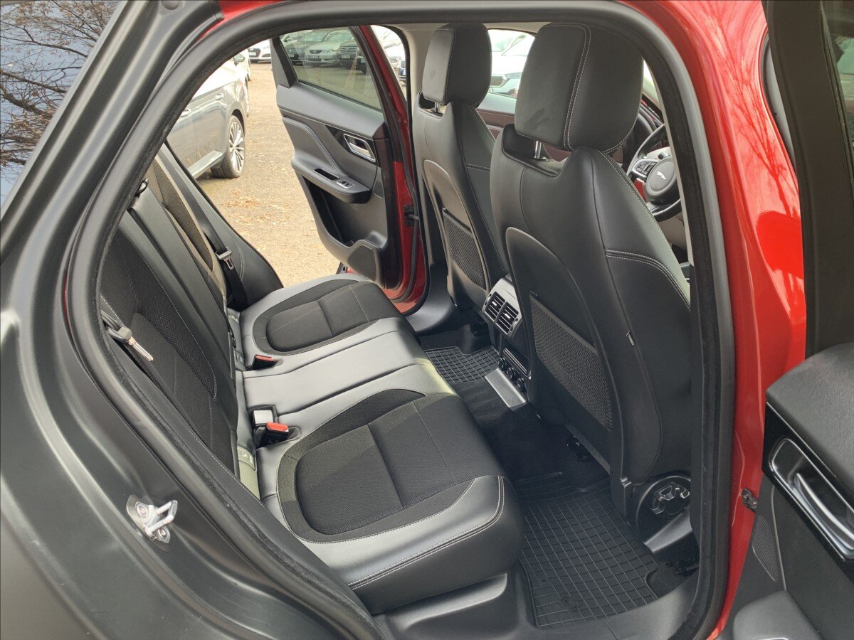 Jaguar F-Pace SUV / Terénní 2,0 l 132 kw