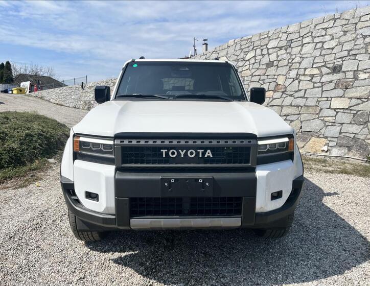 Toyota Land Cruiser 2