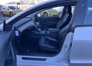 Tesla Model 3 Sedan / Limuzína 0,0 208 kw