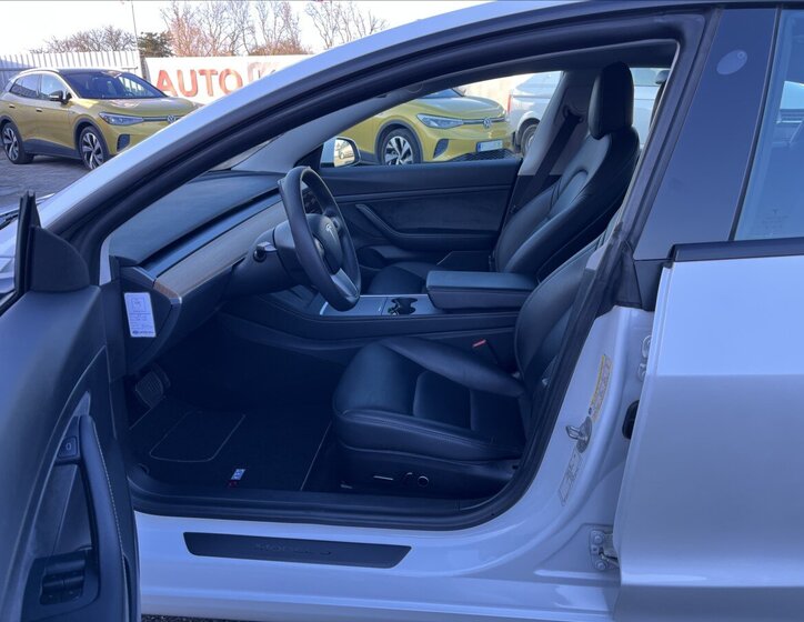 Tesla Model 3 Sedan / Limuzína 0,0 208 kw