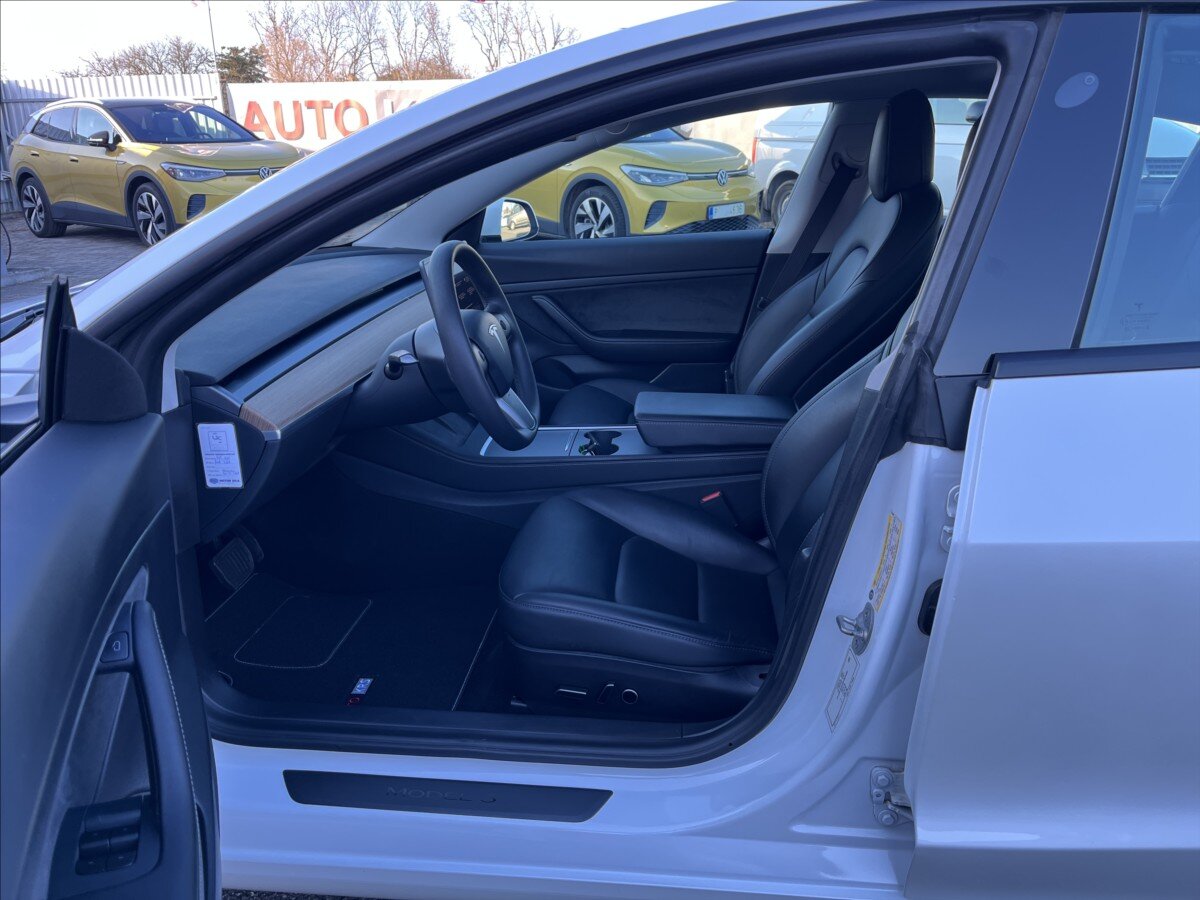 Tesla Model 3 Sedan / Limuzína 0,0 208 kw