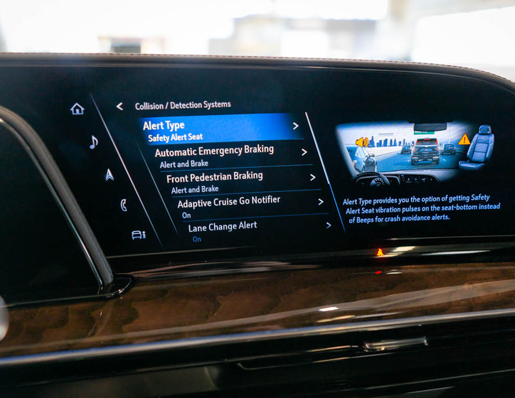 Cadillac Escalade 32