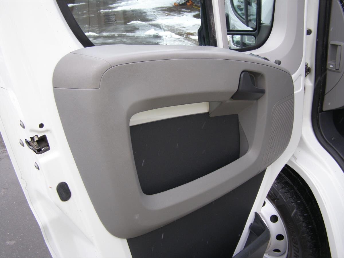 Peugeot Boxer Valník 2,2 l 88 kw