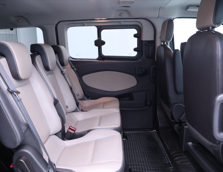 Ford Tourneo Custom MPV 2,0 l 125 kw