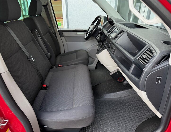 Volkswagen Caravelle 12