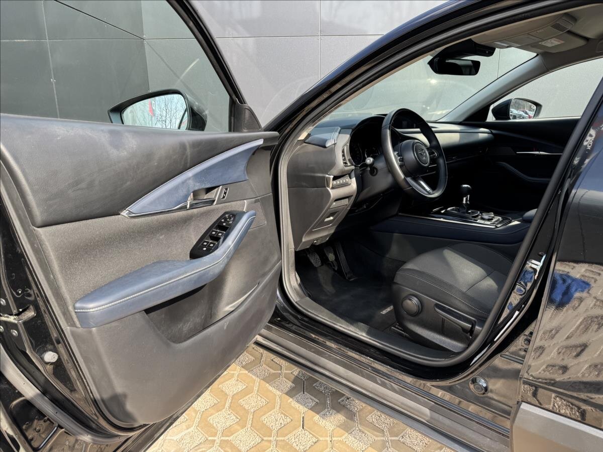 Mazda CX-30 CUV / Crossover 2,0 l 132 kw