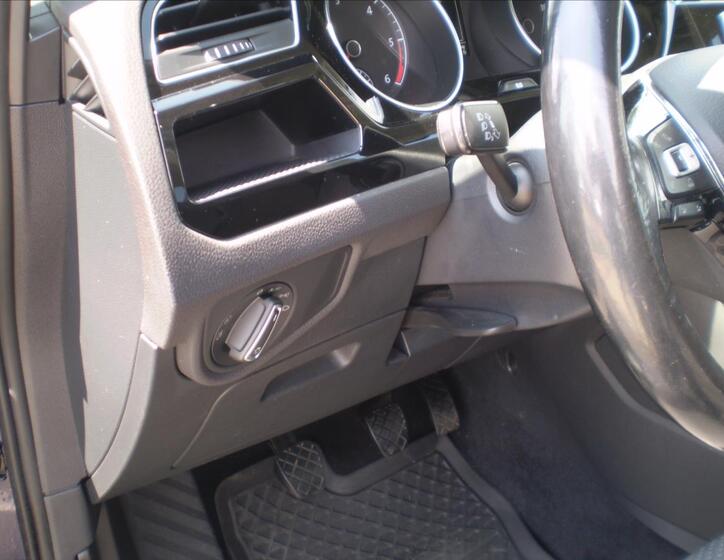 Volkswagen Touran 9