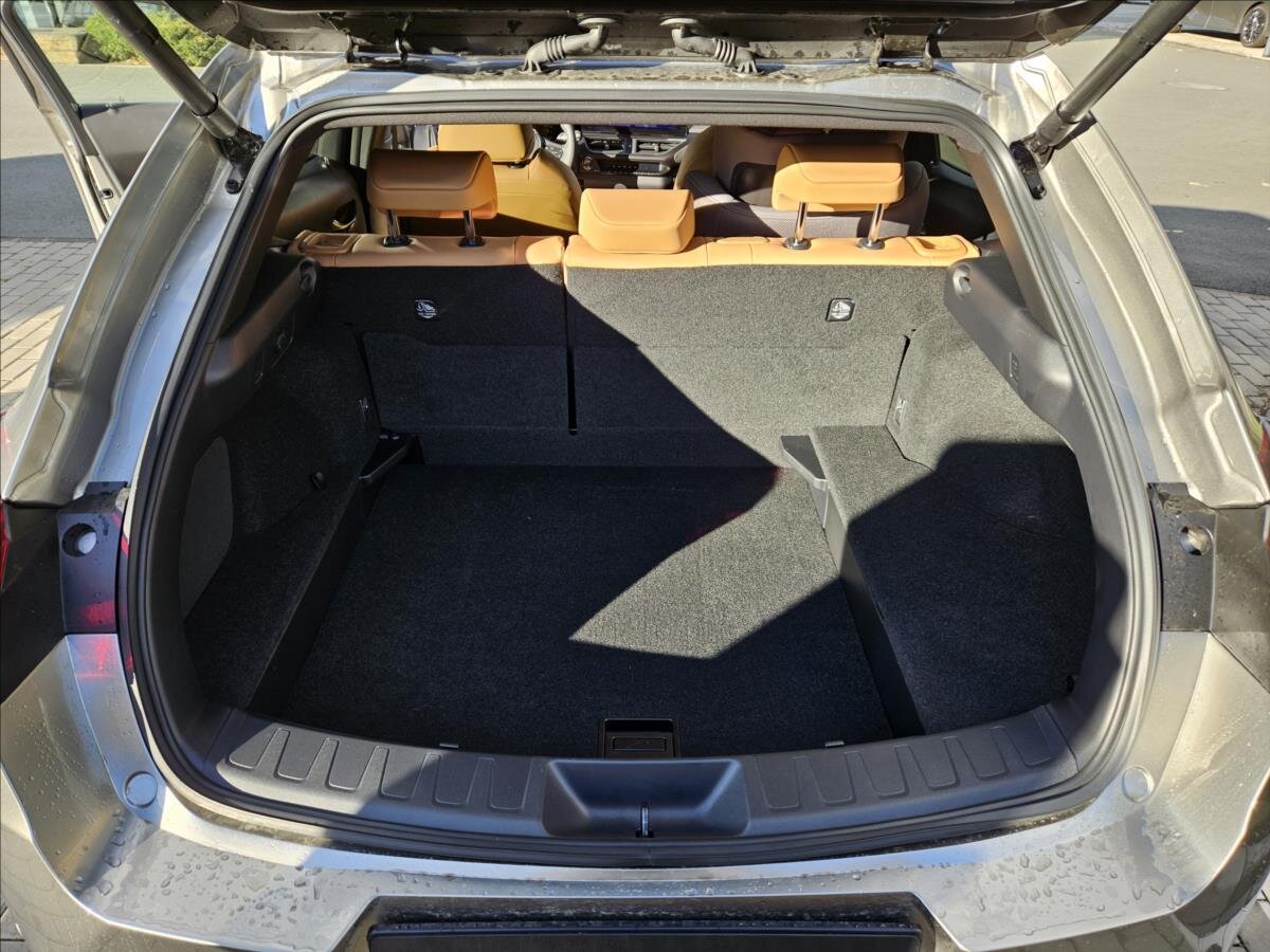 Lexus UX 300h Hatchback 2,0 l 146 kw