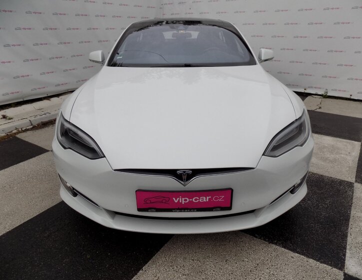 Tesla Model S 4