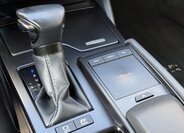 Lexus ES 300h Sedan / Limuzína 2,5 l 131 kw
