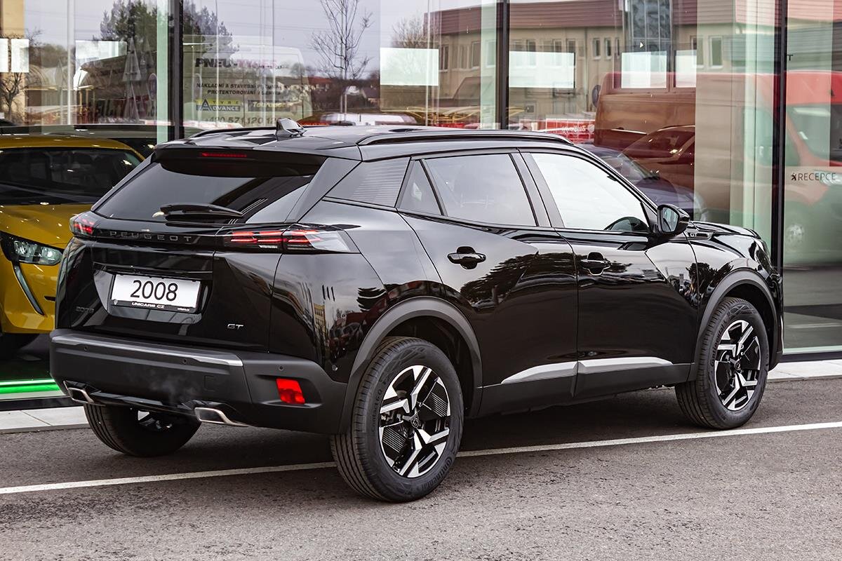 Peugeot 2008 SUV 1,2 l 100 kw