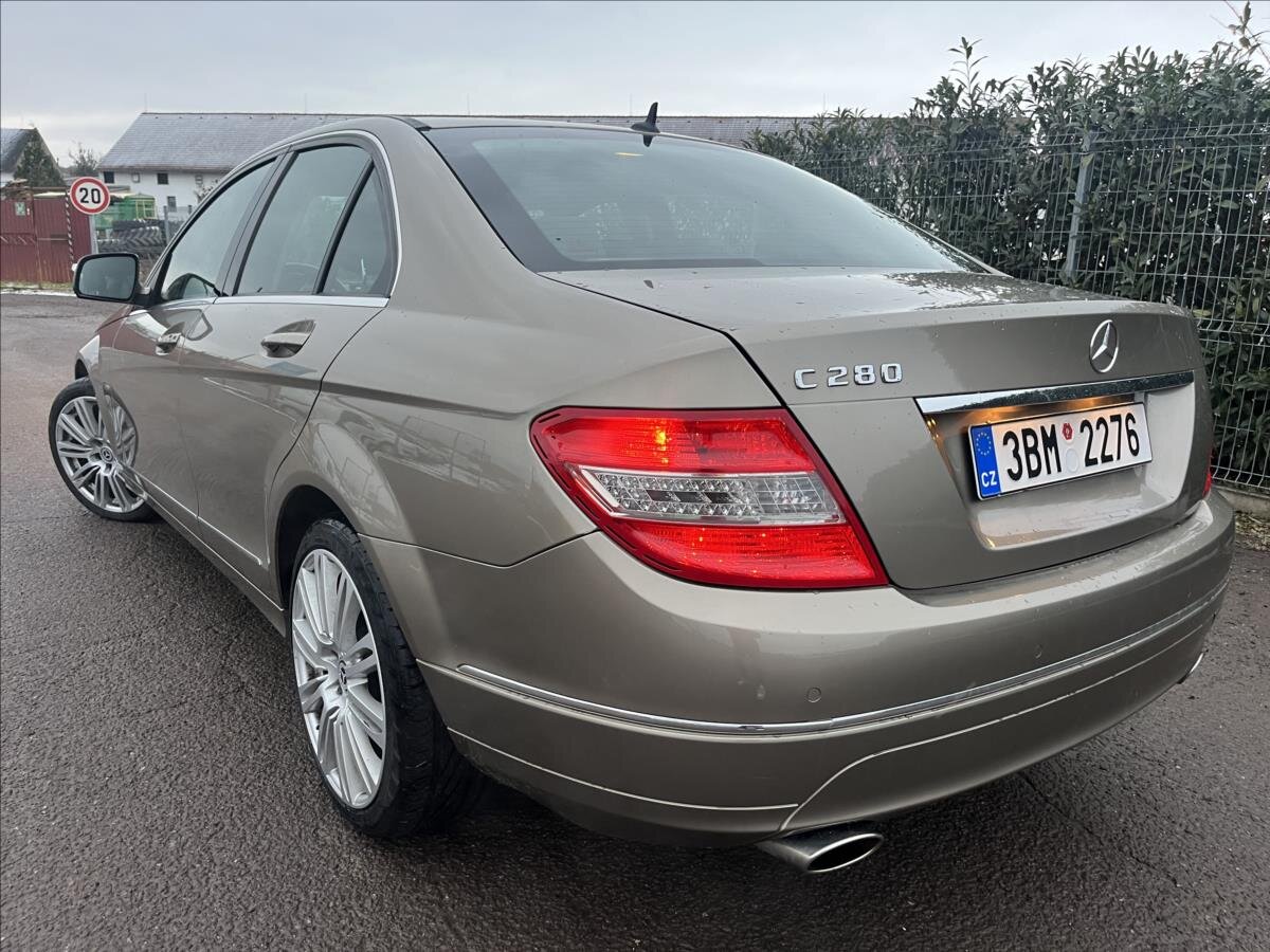 Mercedes-Benz Třídy C Sedan / Limuzína 3,0 l 170 kw