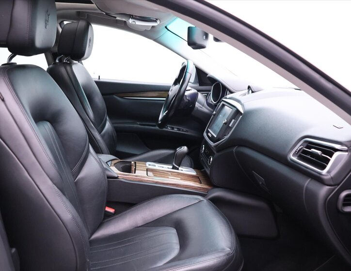 Maserati Ghibli Sedan 3,0 l 302 kw