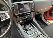 Jaguar F-Pace SUV / Terénní 2,0 l 132 kw
