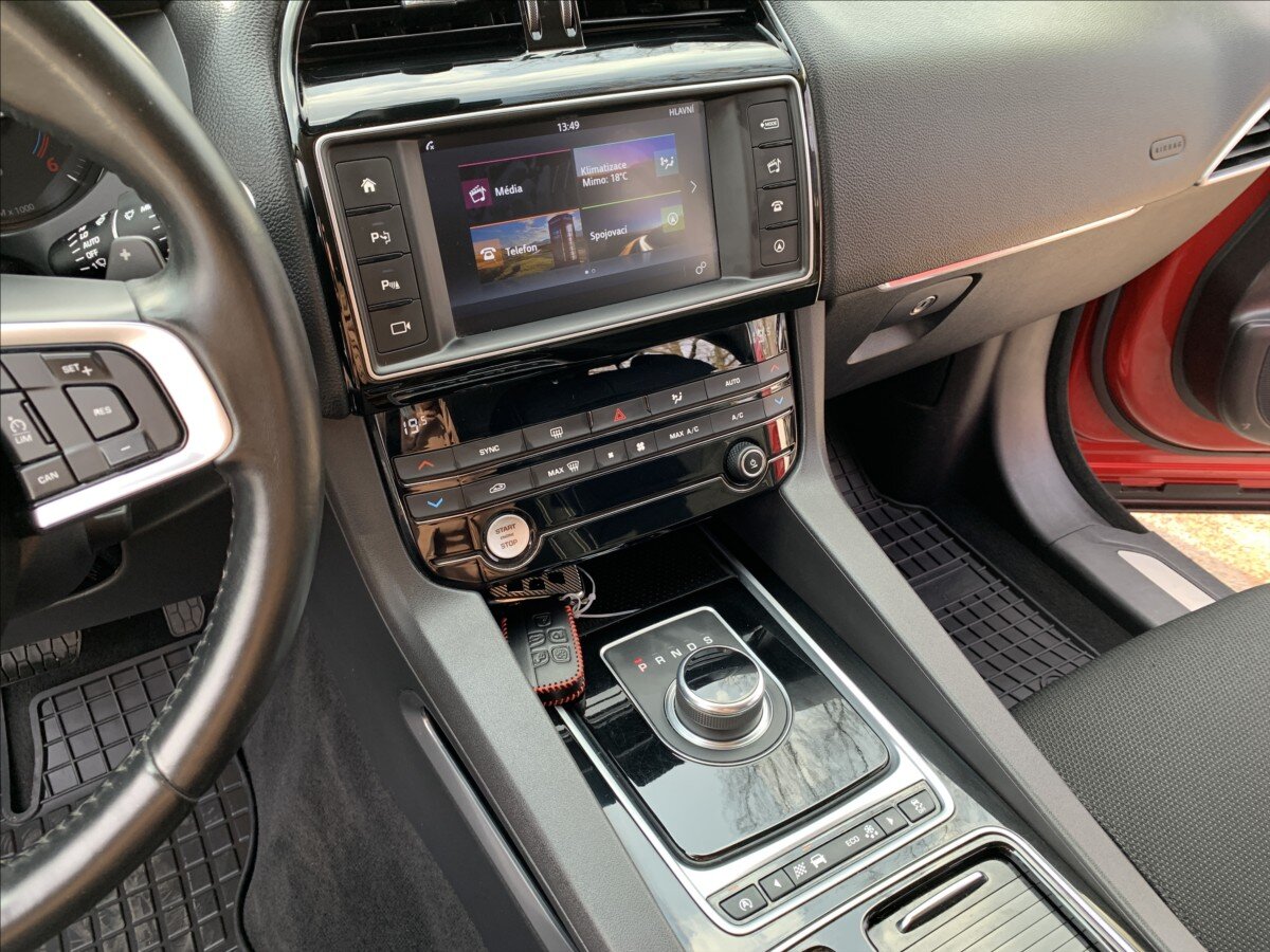 Jaguar F-Pace SUV / Terénní 2,0 l 132 kw