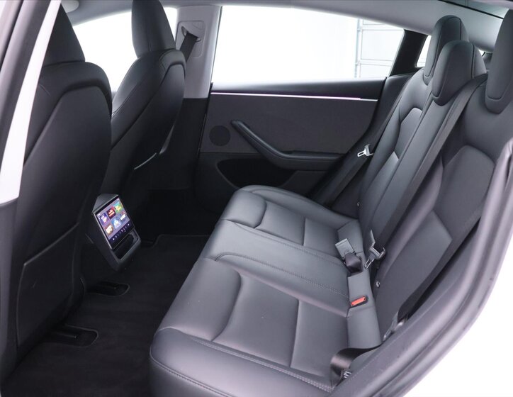 Tesla Model 3 Sedan / Limuzína 0,0 208 kw