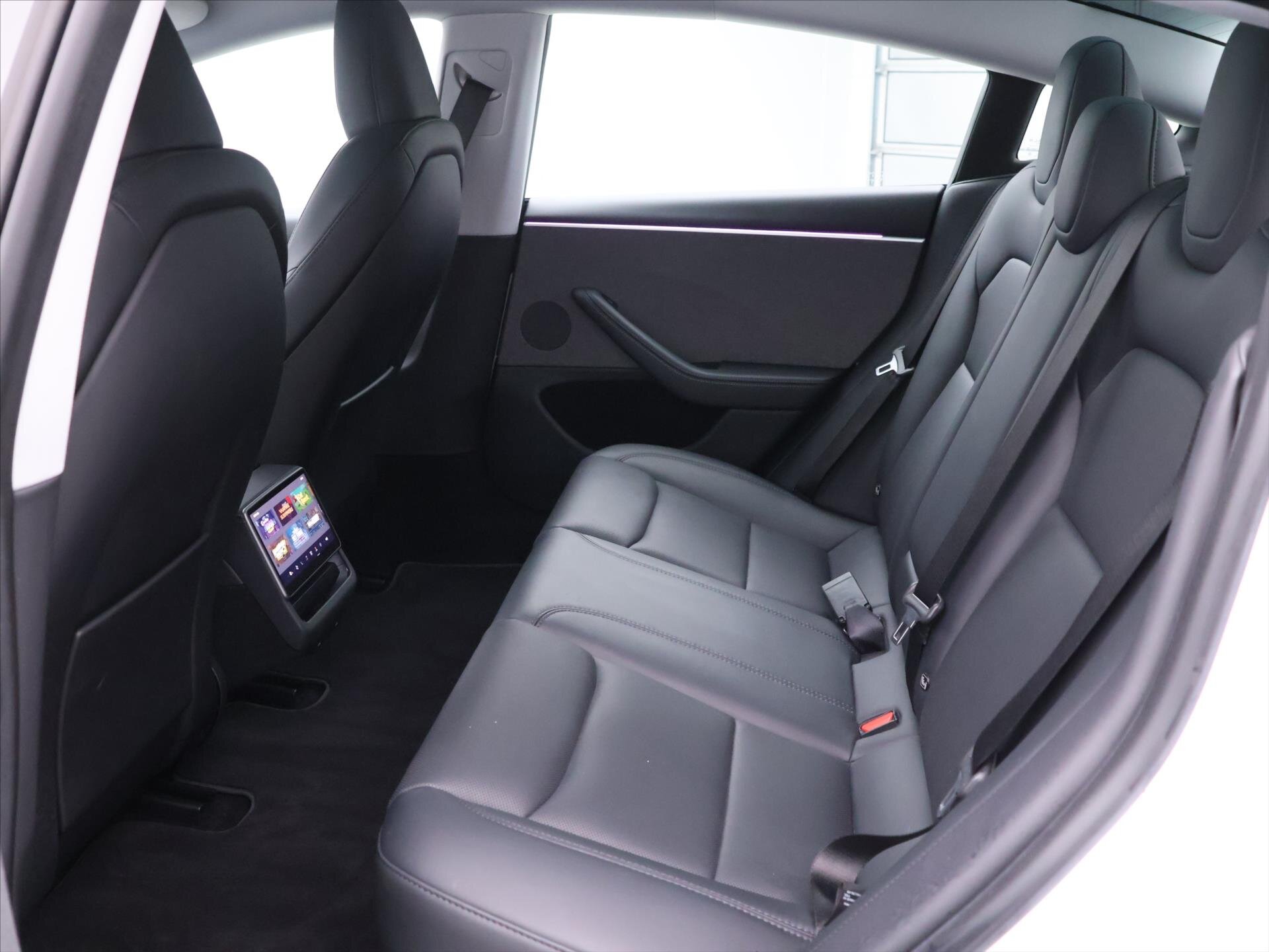 Tesla Model 3 Sedan / Limuzína 0,0 208 kw